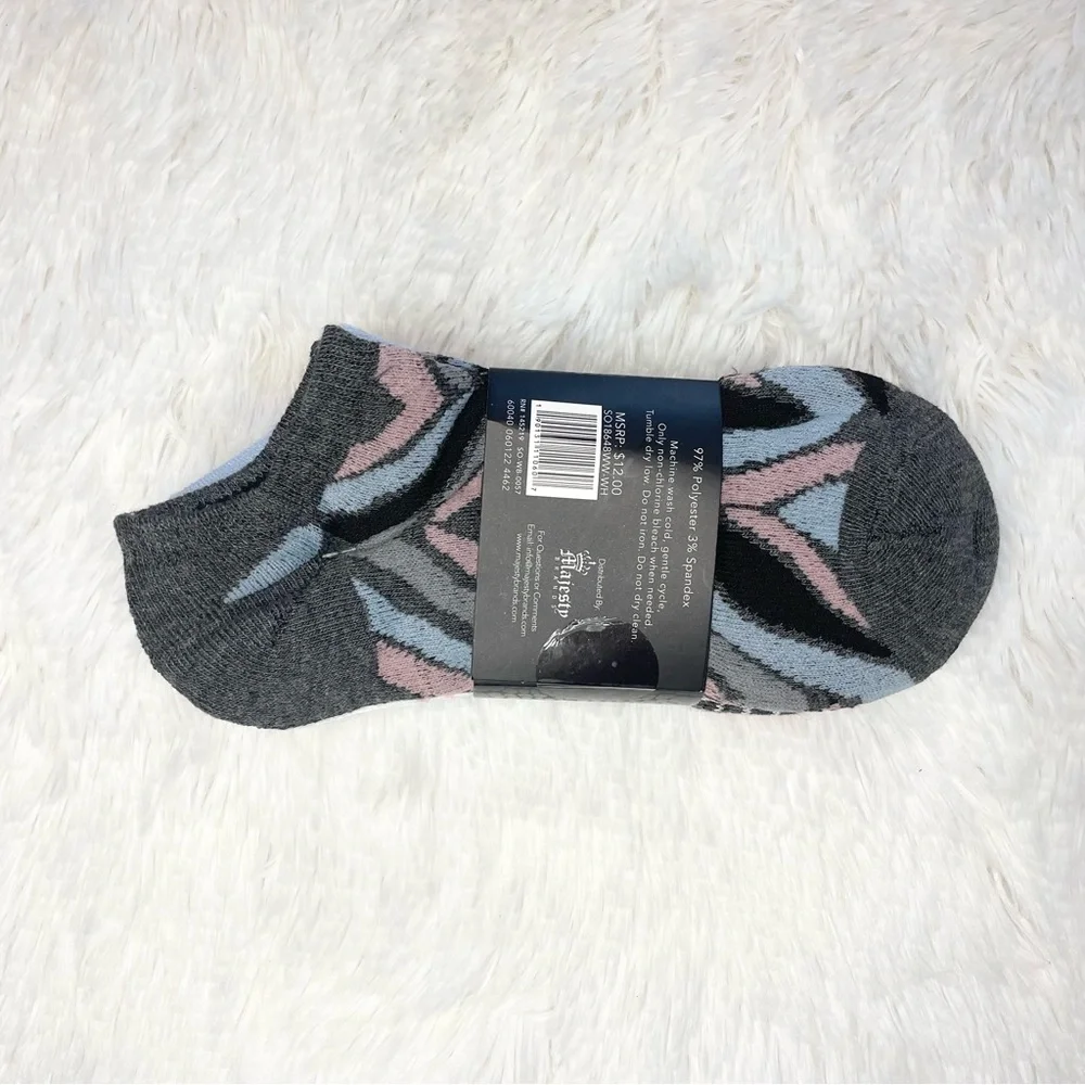 Socks , 6 pairs included